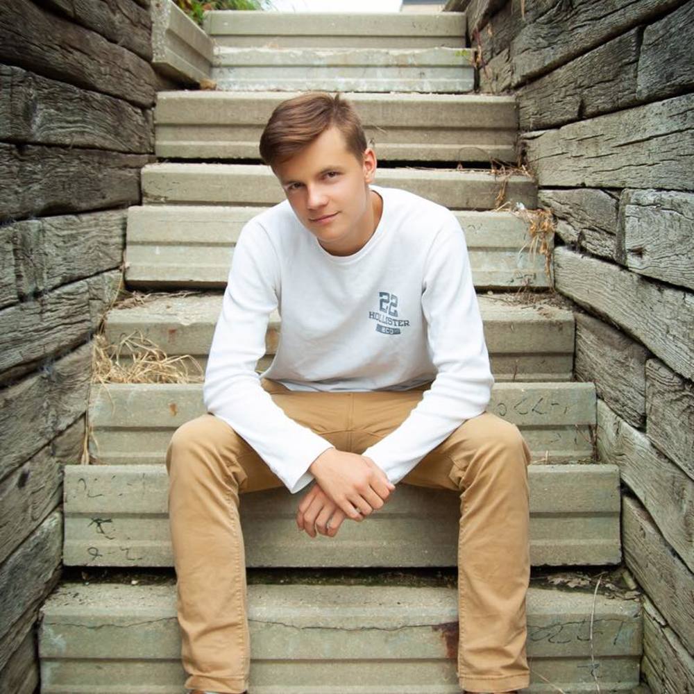 Meet your Posher, Brandon